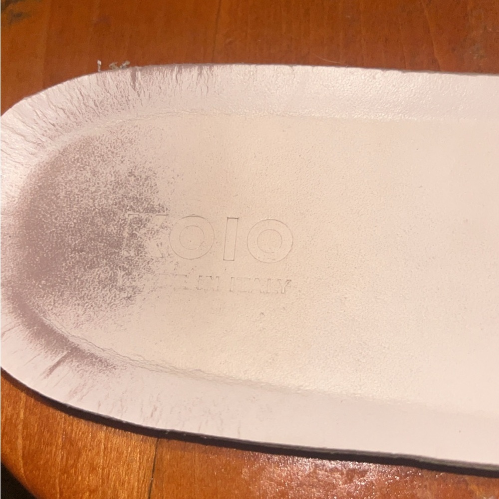 KOIO White and Gray Sneakers Minimalist Design - Picture 6 of 8